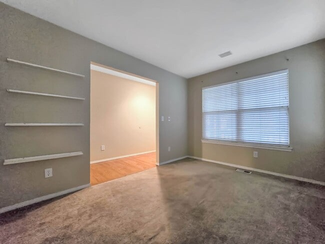 Building Photo - 2-Story modern home in Silver Firs. Large outdoor space!!!