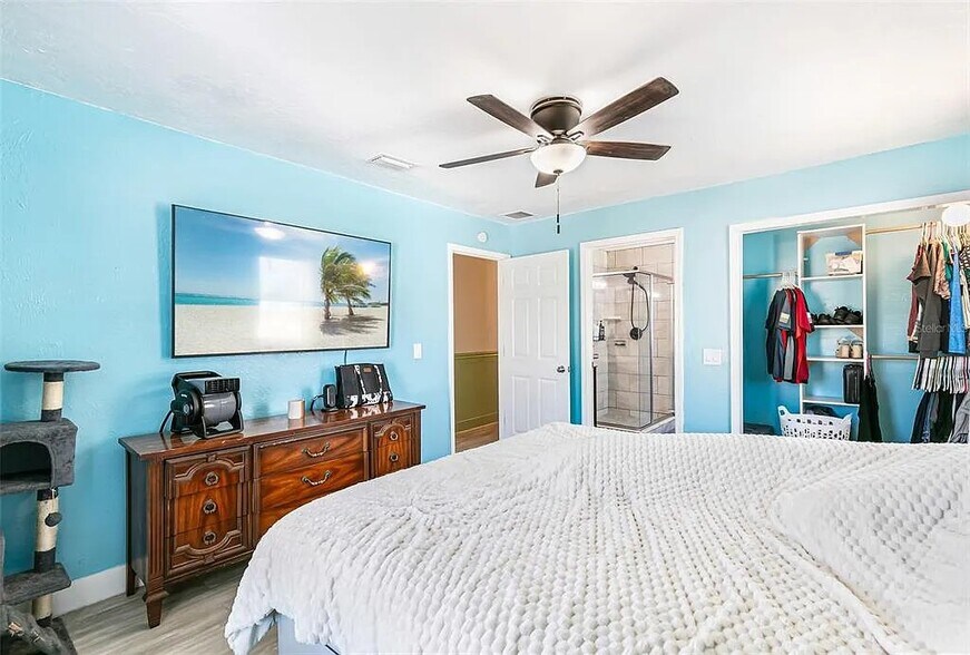 Building Photo - 323 Greenwood Ave