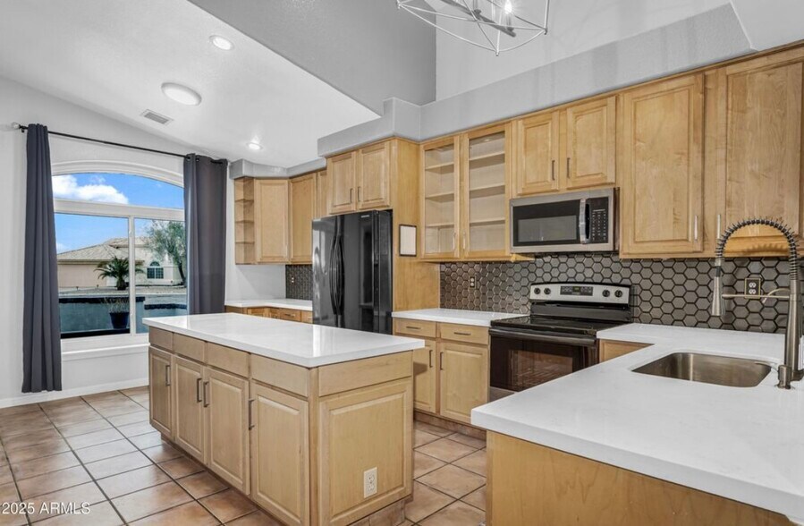 Building Photo - 15482 S Sequoia Cir