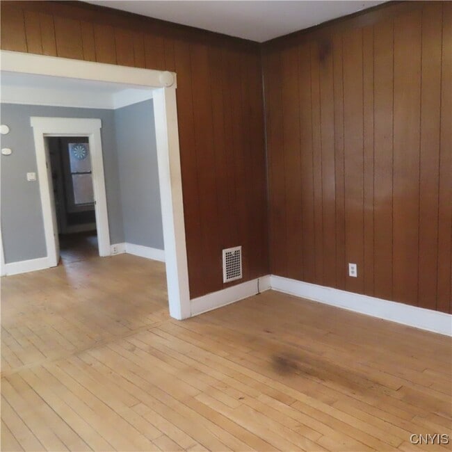 Building Photo - 540 Teall Ave