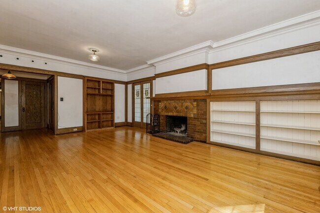 Building Photo - 5656 S Dorchester Ave