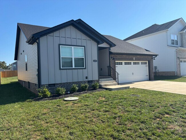 Building Photo - Stunning Like-New Home with Open Floor Pla...