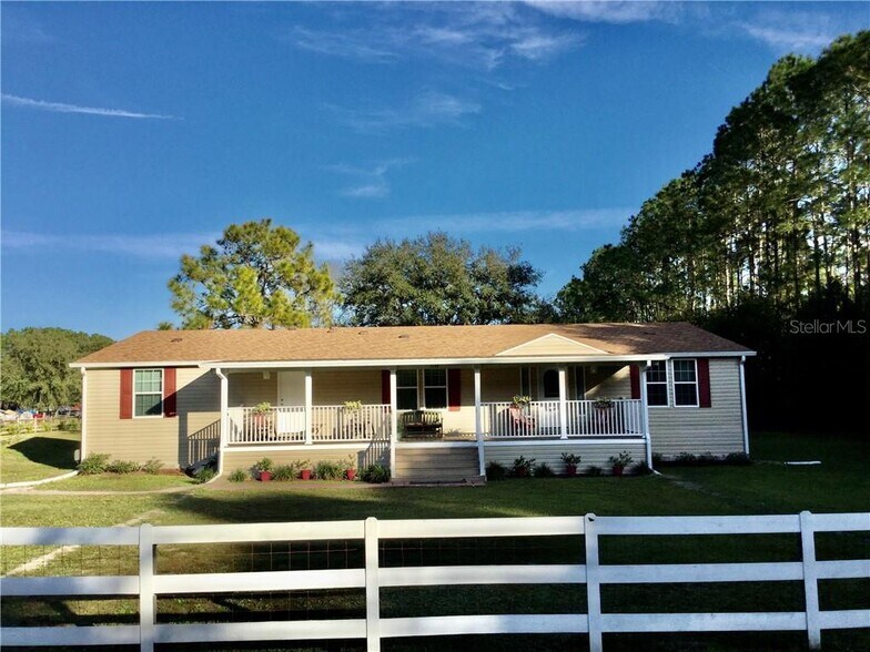 Front of house- Tenant entrance is door on the left - 3144 Tina Marie Dr