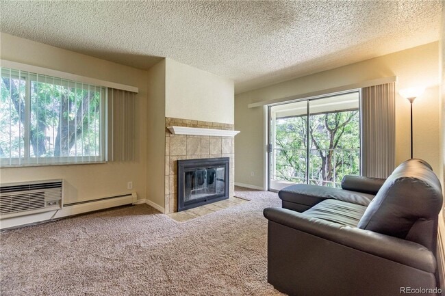 Building Photo - 2 bedroom condo for immediate rental ** SE...