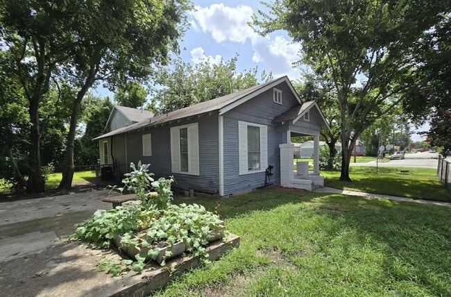 Building Photo - 2802 Winbern St