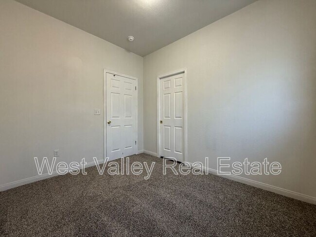 Building Photo - 516 2nd St