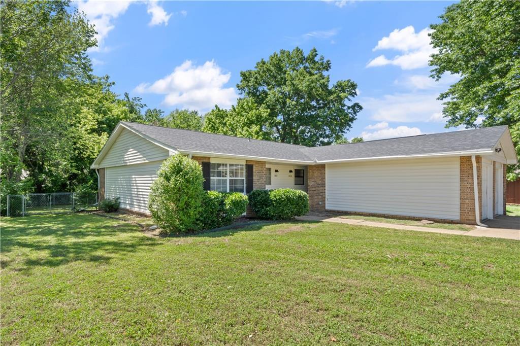 Building Photo - 3023 N Old Missouri Rd