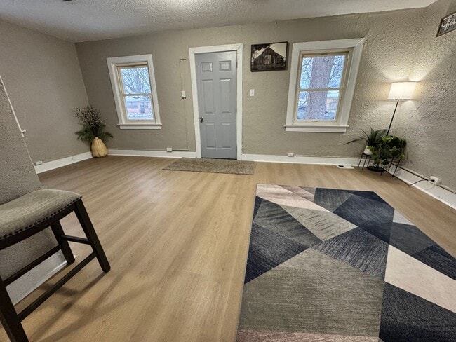 Building Photo - 1 bed, 1 bath home for rent in Waterloo