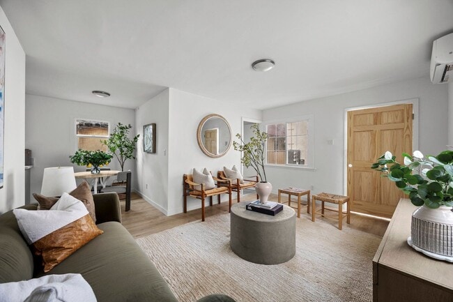 Building Photo - 1510 W 52nd St