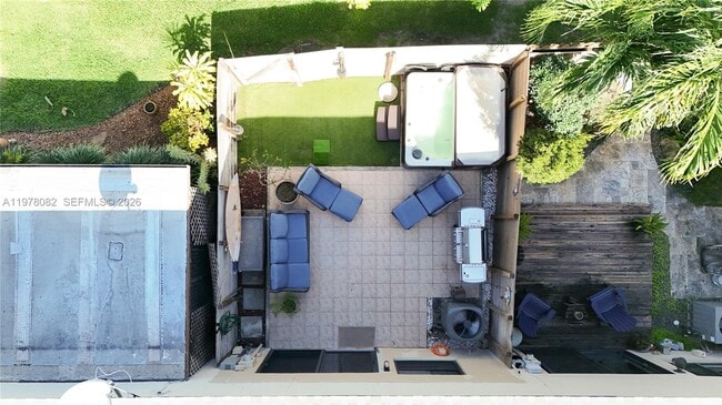 Building Photo - 2128 NE 9th Ave