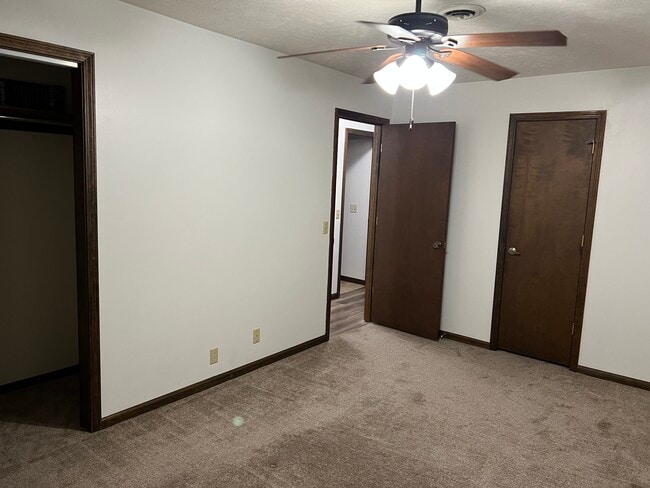 Building Photo - 846 Willow Dr
