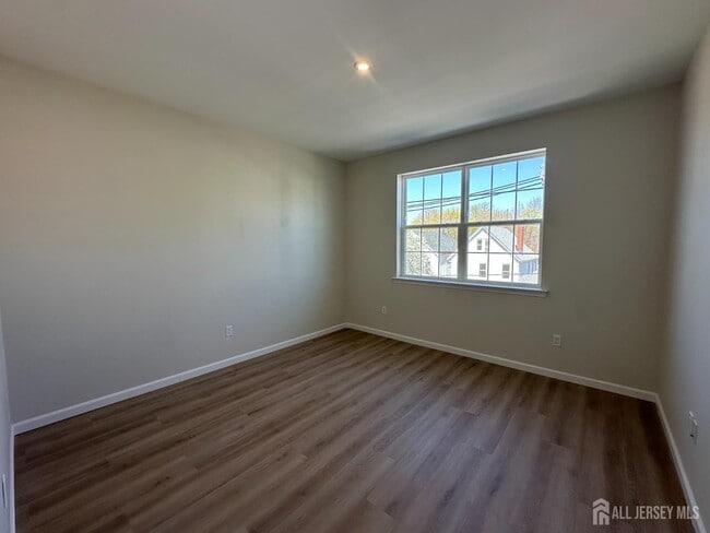 Building Photo - 88 Louis St