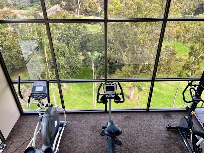 Building Photo - 6th Floor 2 Bedroom 2 Bath Newly remodeled...