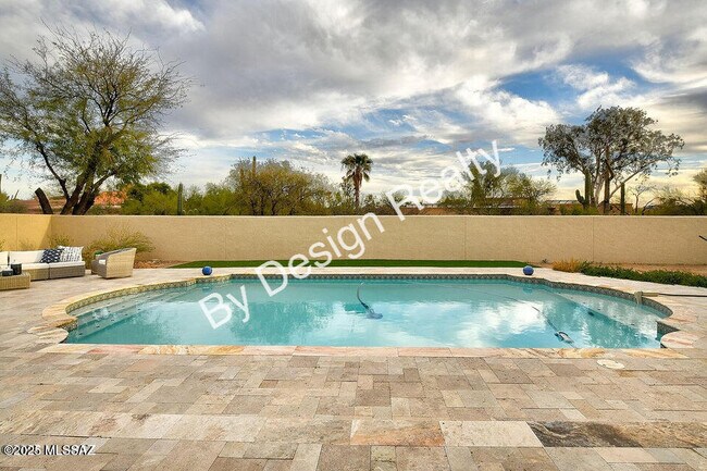 Building Photo - 1200 E Paseo Pavon