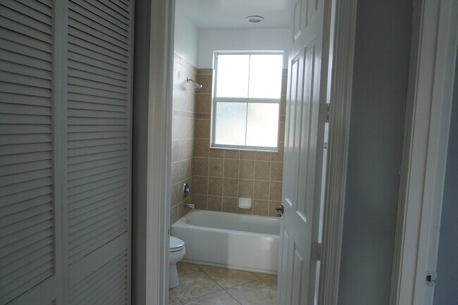 Building Photo - 3919 Passion Flower Rd