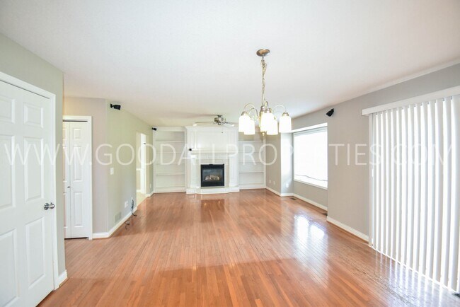 Building Photo - 3 Bedroom Home in West Des Moines