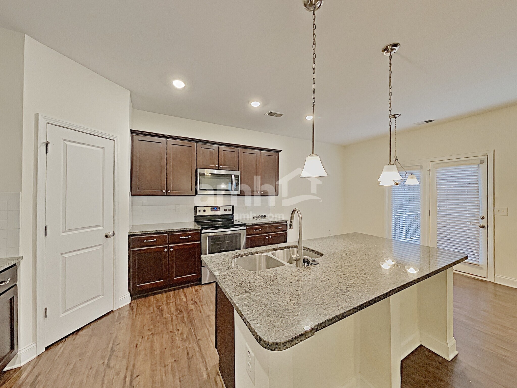Building Photo - 411 Pearson Cir