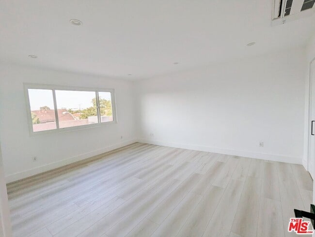 Building Photo - 1917 11th St