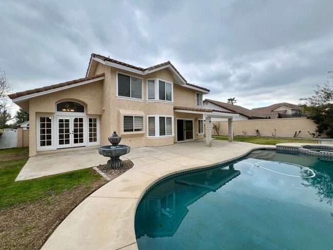 Building Photo - Beautiful 4 Bedroom Single Family Home with Pool and Pool Service Included for Lease in Rancho Cu...