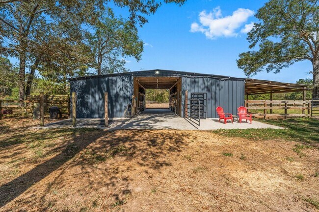 Building Photo - Country Living Rental on 26+ Acres!