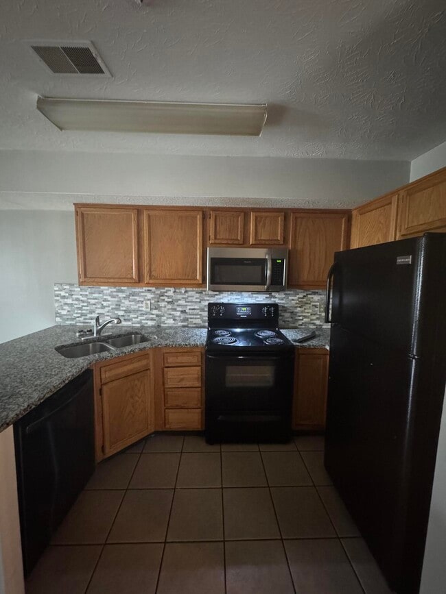 Building Photo - 228 Mousas Way