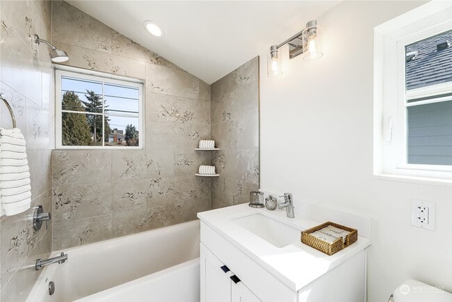 Building Photo - 3 bedroom dream home in Highland Park Neig...
