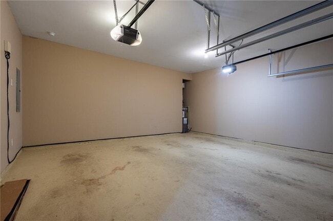 Building Photo - 32 Brookvalley Ct W