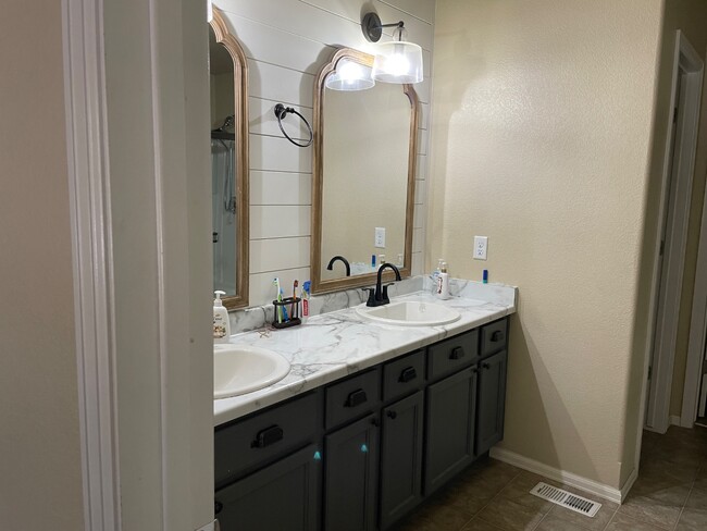 Building Photo - 5136 Killdeer Dr