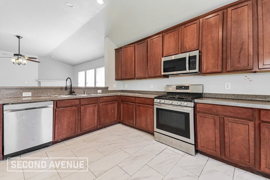 Building Photo - 2121 Juniper Dr