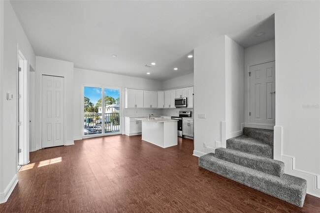 Building Photo - 5728 Biscayne Ct