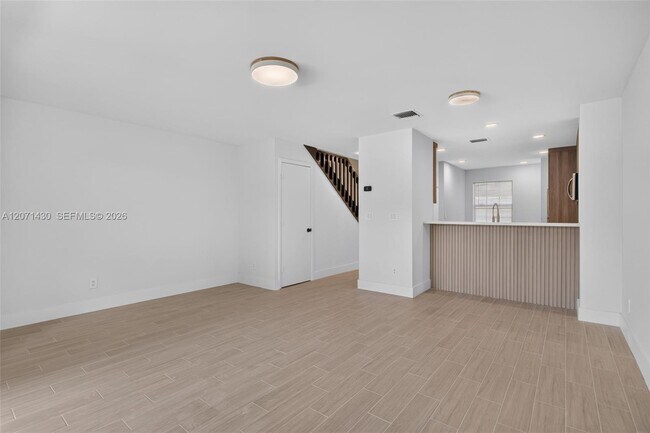 Building Photo - 2880 Coral Springs Dr