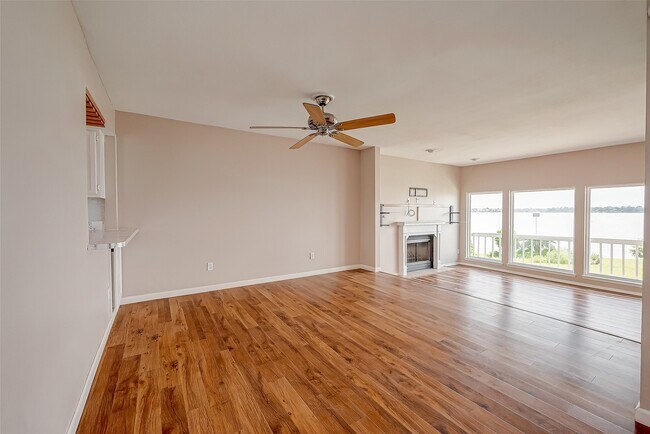 Building Photo - 10 Mariner Village Dr