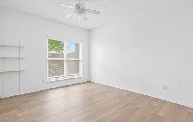 Building Photo - 10047 Westpark Dr
