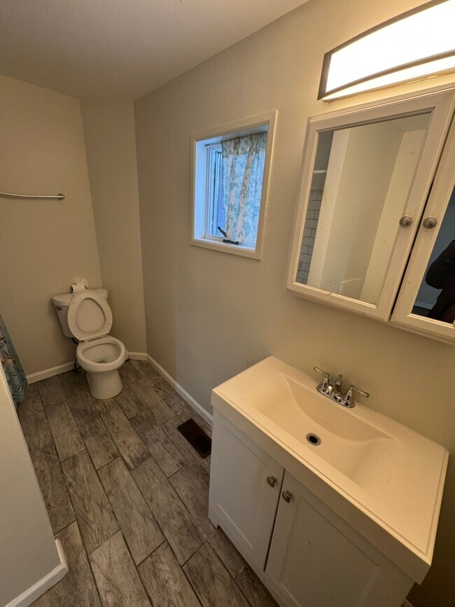 Building Photo - 85 Lawn Park Ave