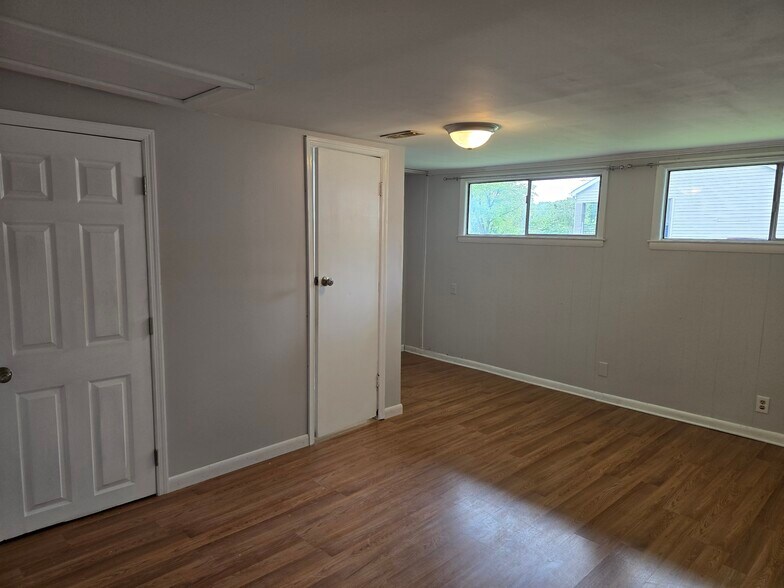 Building Photo - 207 Moncrief Ave