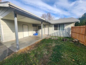 Building Photo - Charming & Affordable 2-Bedroom Home