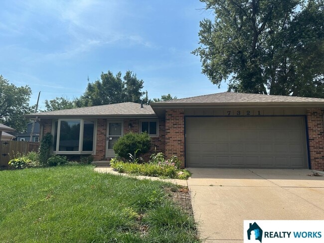 Primary Photo - Charming 4 Bed Home