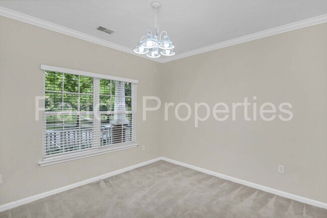 Building Photo - Rosewood Hills Home