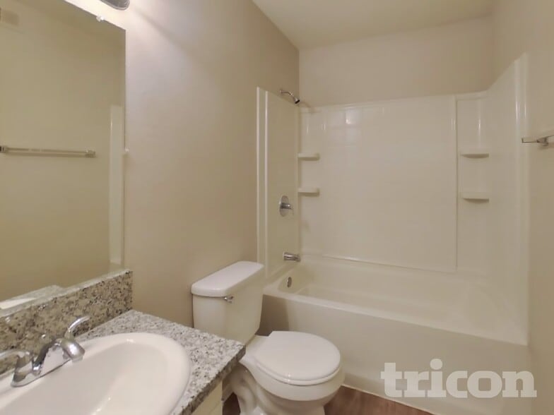 Building Photo - 4078 Deerfield Ave