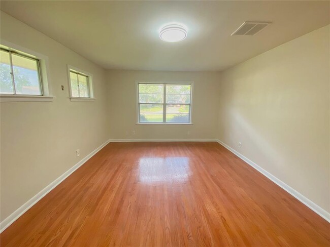 Building Photo - 5007 Hazelton St