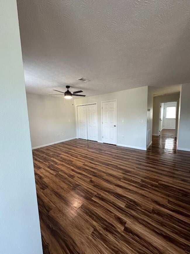 Building Photo - Charming Home in a Great Neighborhood