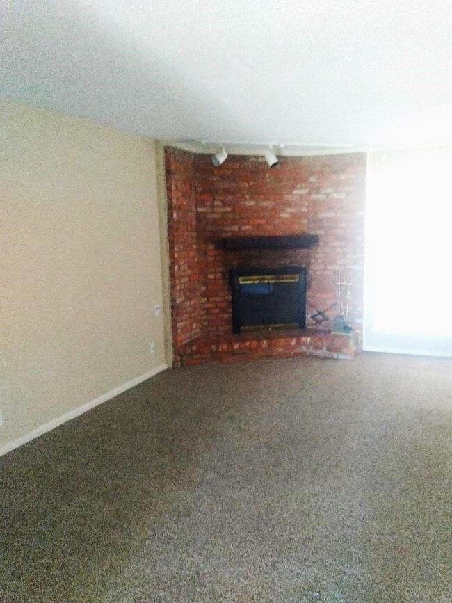 Building Photo - 7011 SW Westchester Cir
