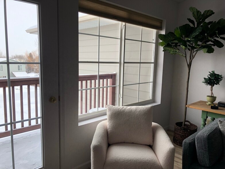 porch off living room - 3505 Fallon St