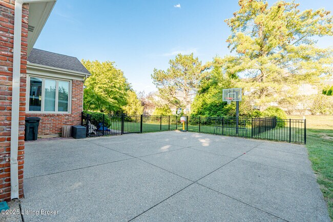 Building Photo - 838 Lake Forest Pkwy