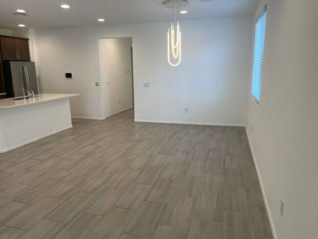 Building Photo - 7750 S Crested Spring Dr
