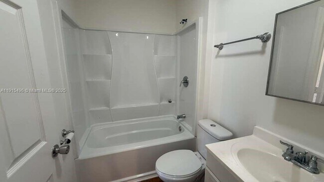 Building Photo - 870 NE 142nd St