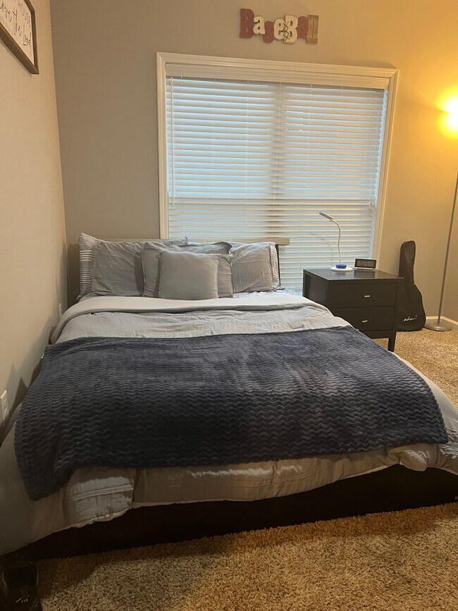 Building Photo - Beautiful 4 BR 2 bath in Prospect Ridge area