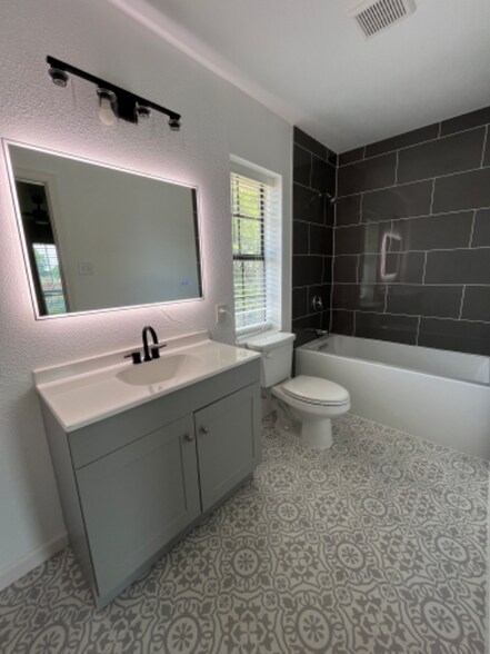 Building Photo - 2306 Wild Olive Ct