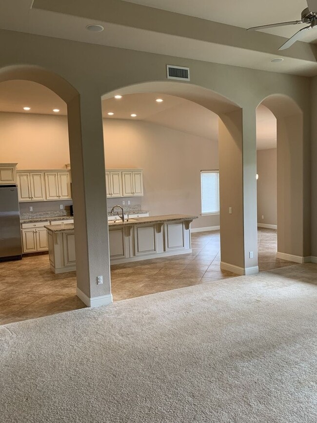 Building Photo - 1194 Paradise Loop