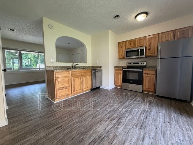 Building Photo - 28 Dawnwood Cir